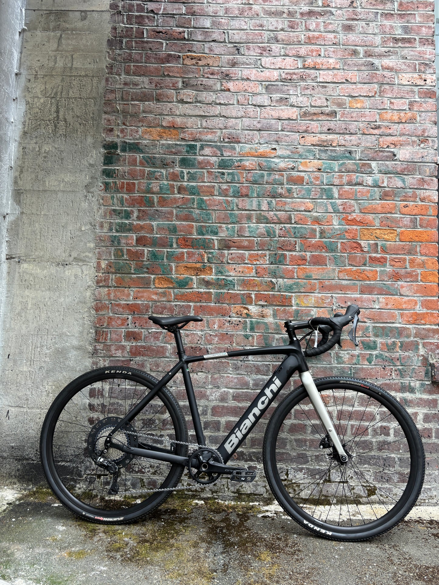 Bianchi Impulso E-Allroad GRX600 Black and Titanium ( 2021 )