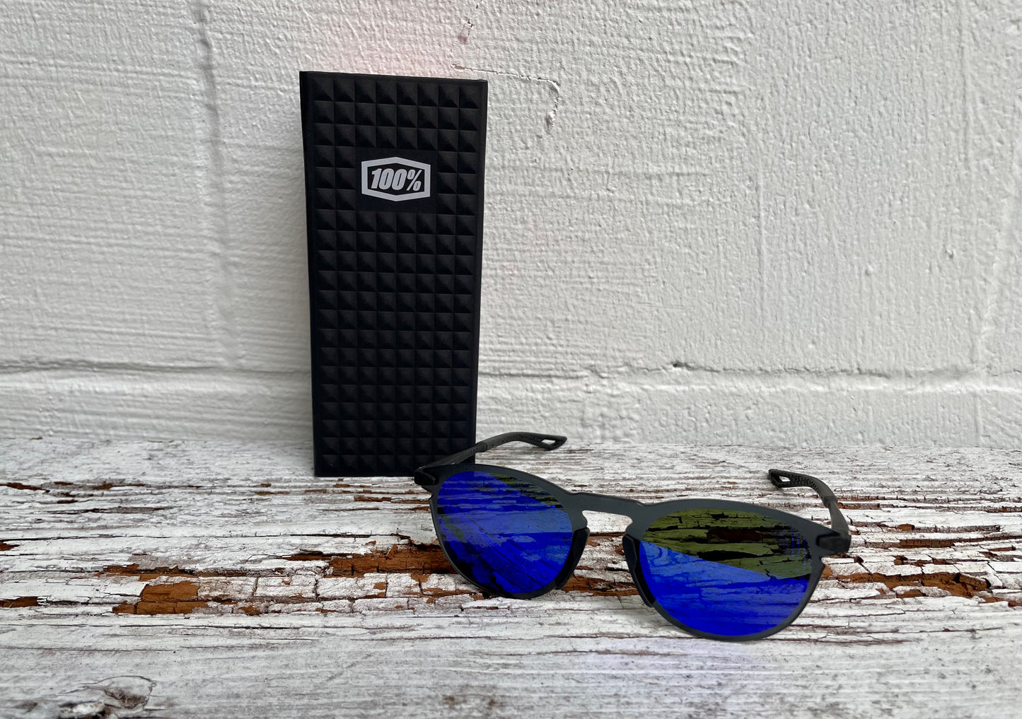 > 100% Legere Round Black BLUE MIRROR LENS